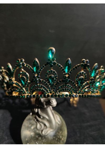 Елегантна корона за коса с белгийски кристали в тъмно зелено и златно- Queen of Emeralds